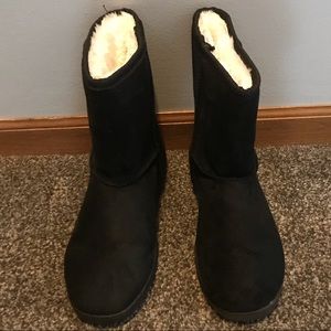 Women’s Dawgs microfiber boots 9” high - Size 9